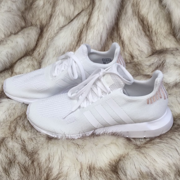 white adidas swift run women's